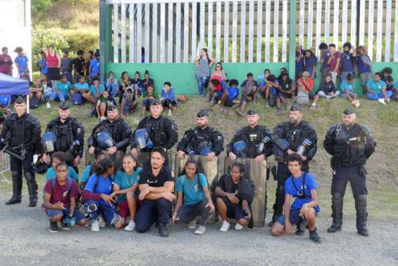 Les gendarmes créent du lien au lycée