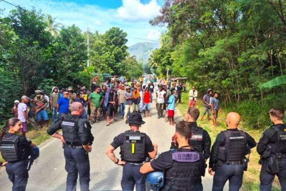 Pourquoi 32 personnes ont-elles été expulsées de Touho ?