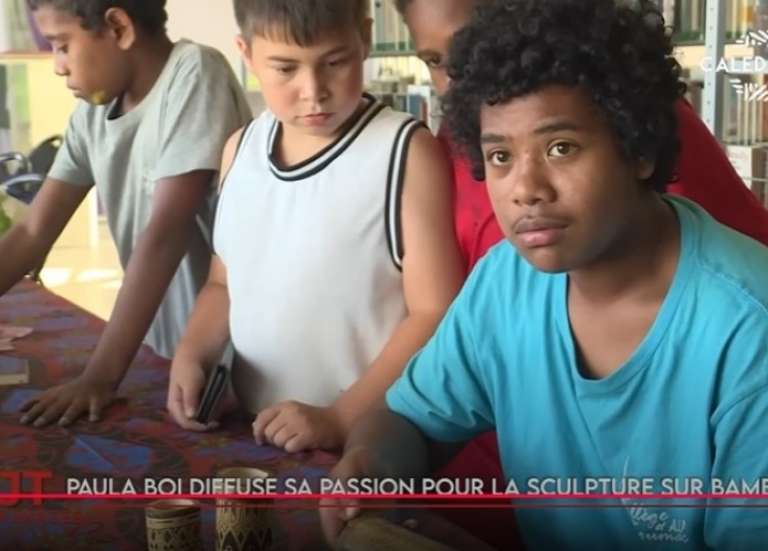 La passion de la sculpture sur bambou, prévention sur l'observation des baleines... Le JT de Caledonia du 30 juin